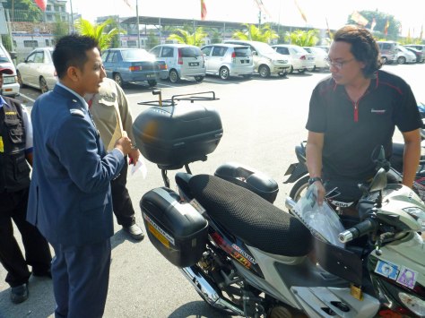 Ada betul ka enchik ini motor sudah sampai London?